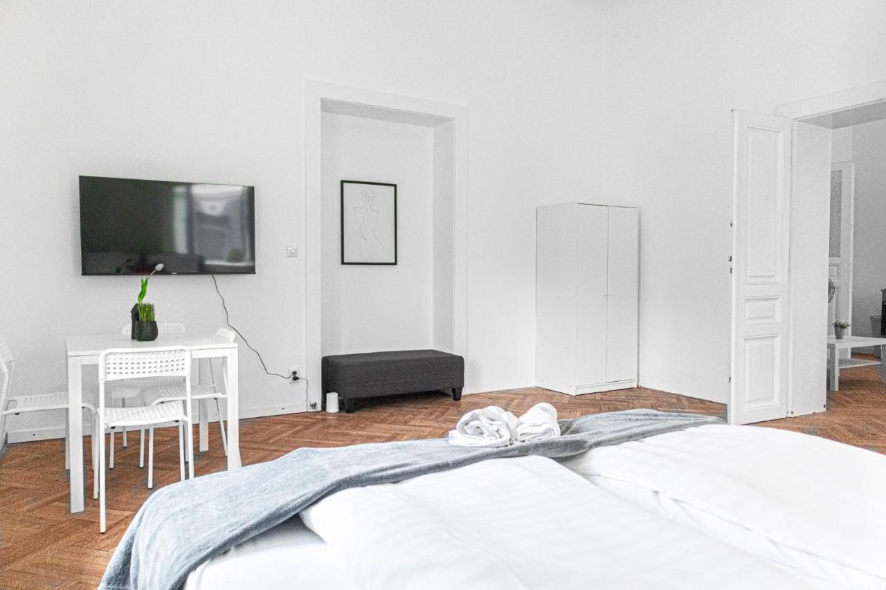 Classy 2Br Apt. W/ Exclusive Location Near Akh فيينا المظهر الخارجي الصورة
